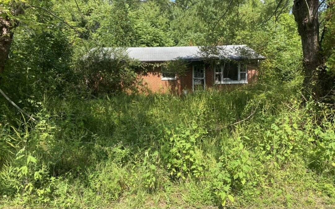 Brick Home & 2+- Acres • Barn • Near Center Hill Lake